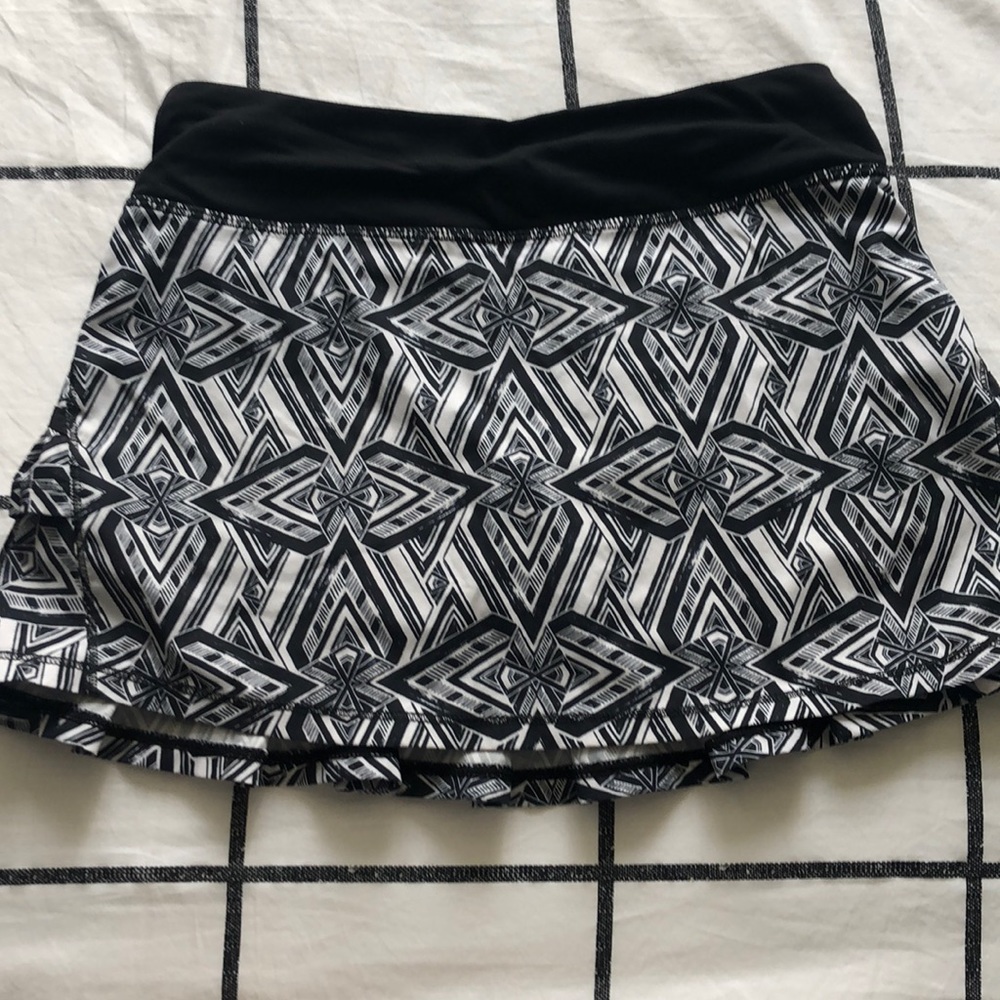 Ivivva Lululemon Girls Skirt Black and White 12